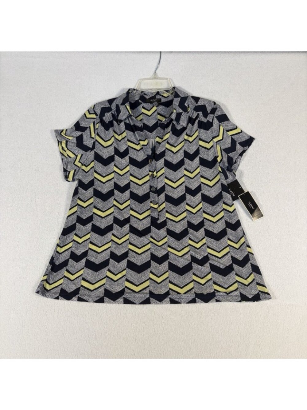 Alfani Woman 0X Blue Neon Yellow Henley Short Sleeve Chevron V Neck Blouse NWT - Picture 2 of 8